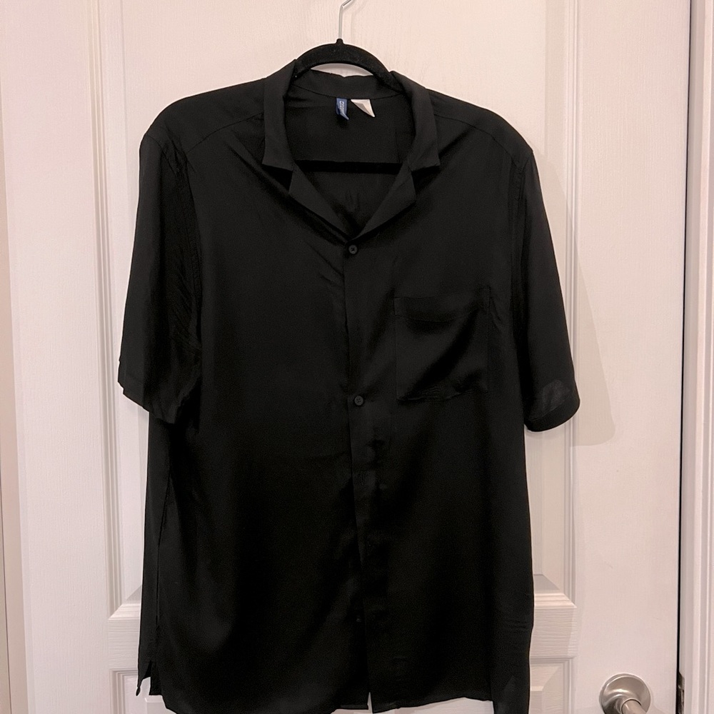 H&M Black short sleeve button down shirt
